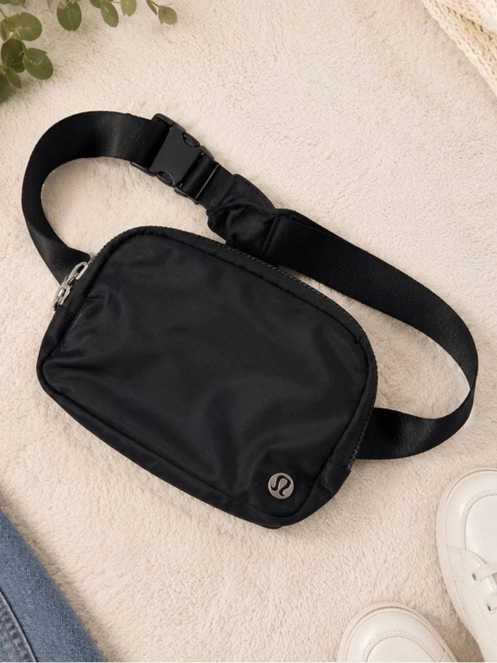 black crossbody bag lululemon Everywhere 2L Metal Hardware – The Shop at Equinox The lightweight design and adjustable strap provide all Fanny Pack Lululemon Black Crossbody